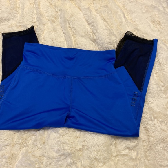 ⭐️NWT Guess Logo Rubye active pant, Capri length - Picture 3 of 7